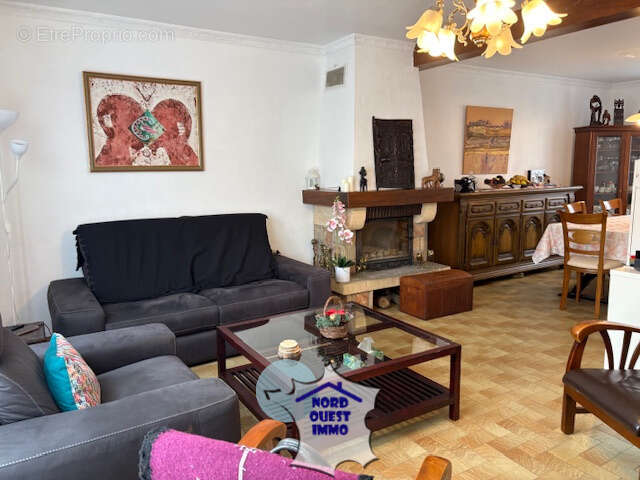Maison à AMBRIERES-LES-VALLEES