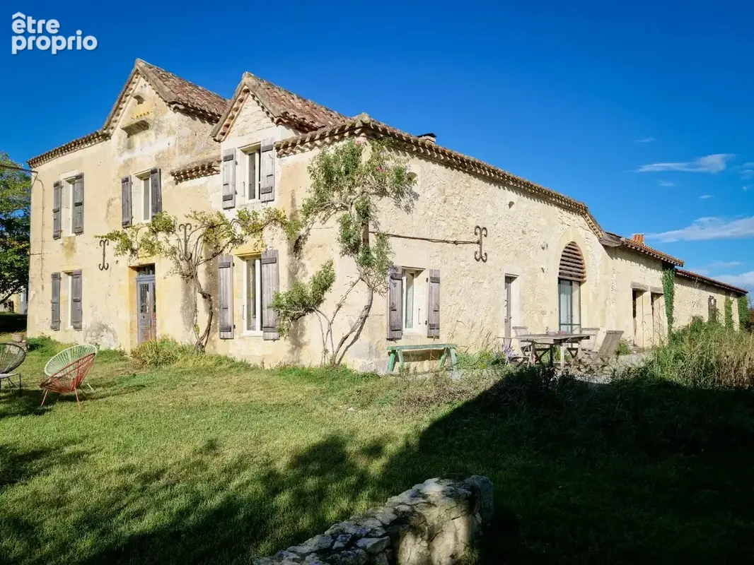 Belle maison de caractere en pierres avec 3,5ha et lac - photo 5