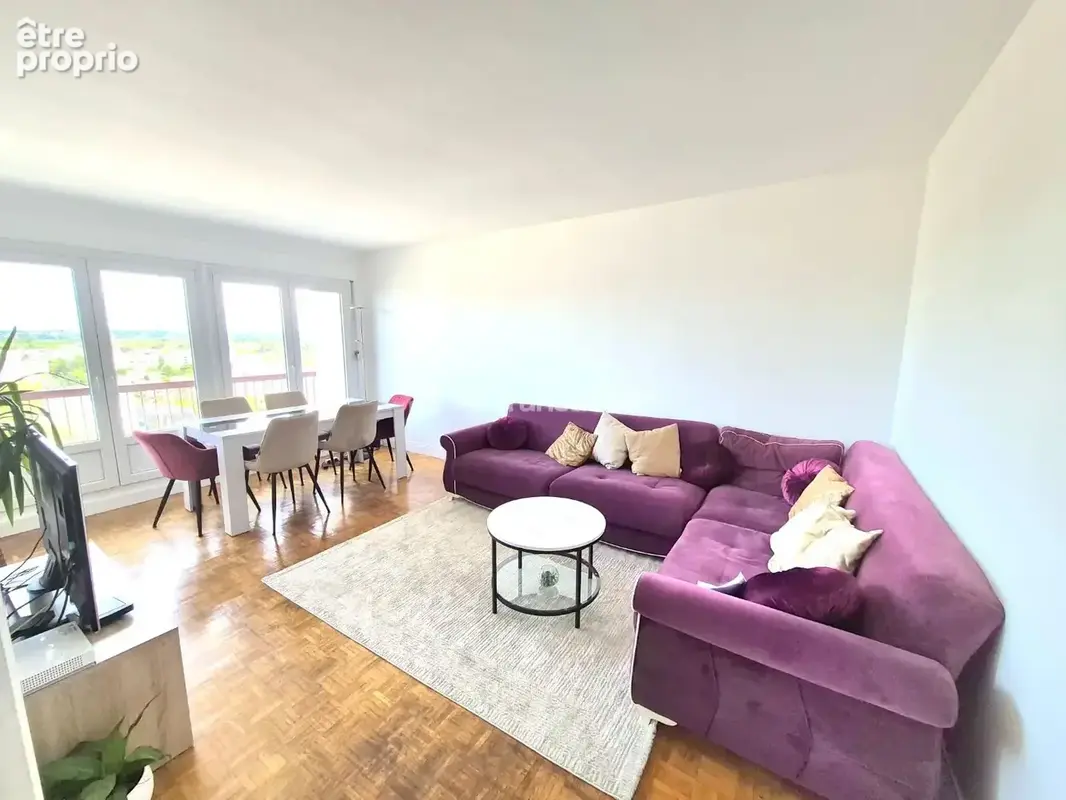 Appartement 82 m² à Bron  - photo 2