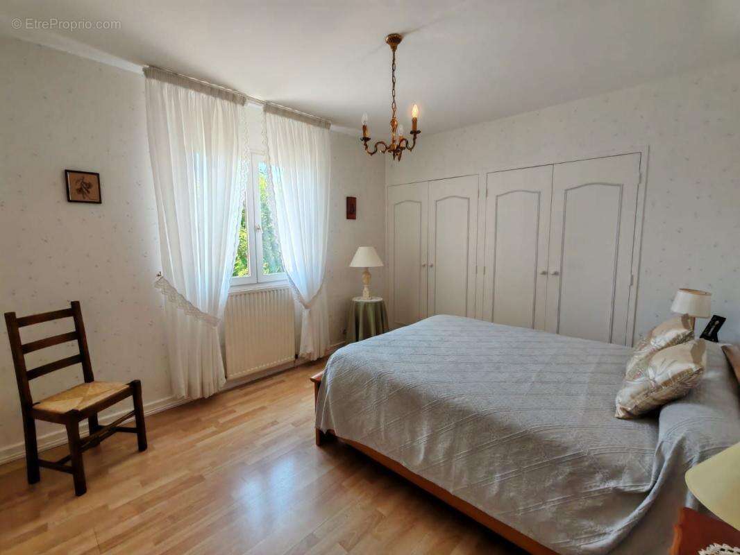 Maison à SAINT-PANTALEON-DE-LARCHE