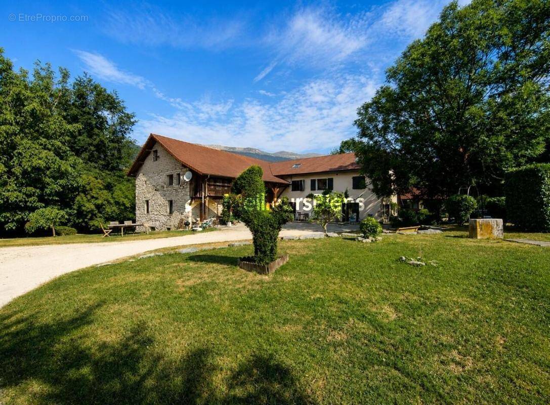 Maison à SAINT-GENIS-POUILLY