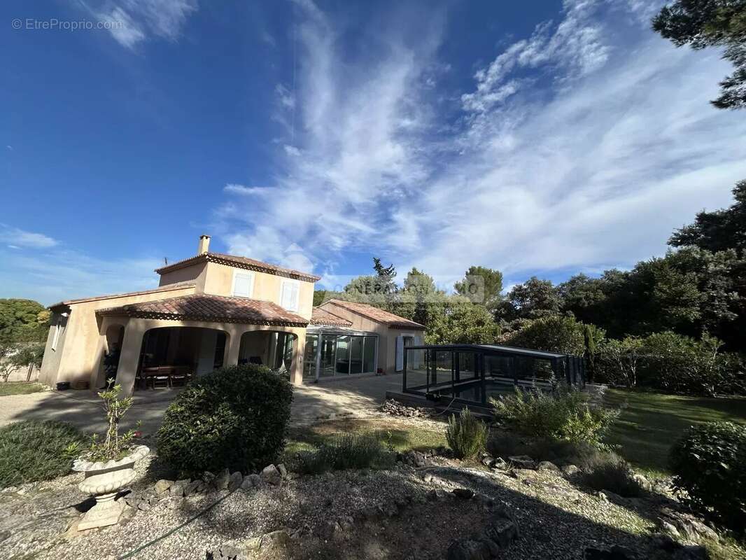 Maison à FONTVIEILLE