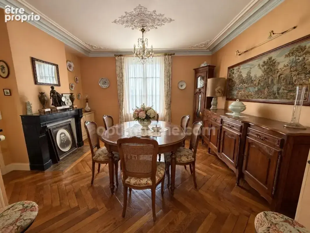 LISIEUX – Maison de caractère, 7 chambres, jardin et vue dégagée, proche centre ville - photo 9