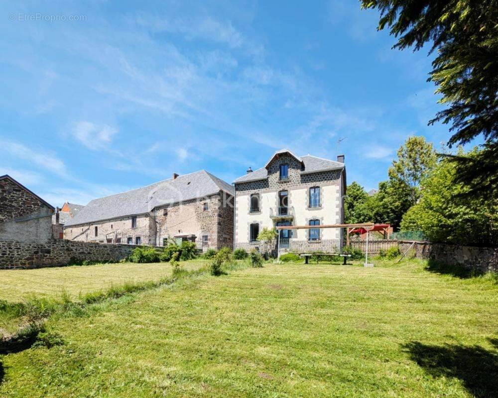 Maison à LE VERNET-SAINTE-MARGUERITE