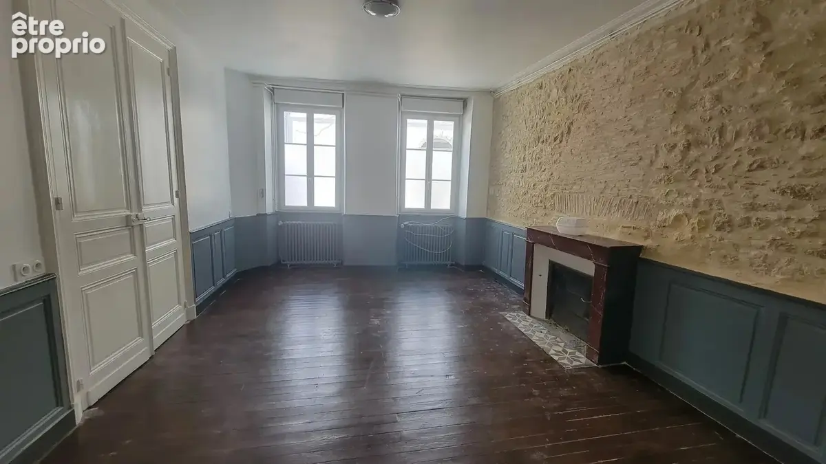 Au coeur du centre ville - grande maison de ville offrant quatre chambres, une courette, cave et dépendance - photo 5