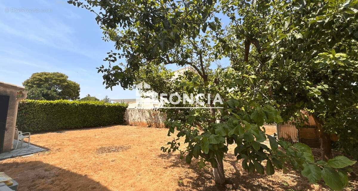 MAUGUIO – Maison F5 de 126 m² sur 546 m² de terrain – Garage 28 m² – Fort potentiel - photo 12