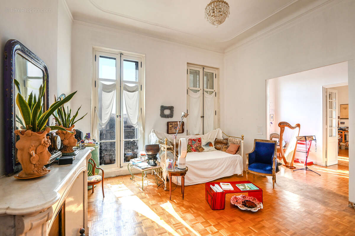 Appartement à MARSEILLE-1E
