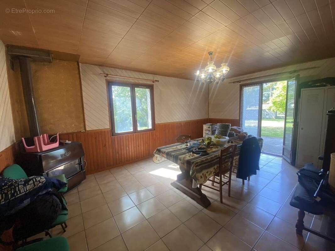 RDC Salle à manger - Maison à LUMIGNY-NESLES-ORMEAUX