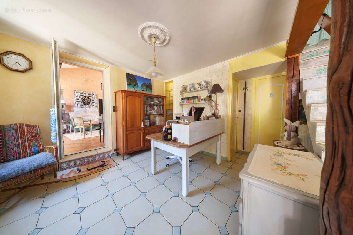 Maison 10 pièces 215 m² à vendre à Saint-Bonnet-De-Rochefort (03800) - photo 4