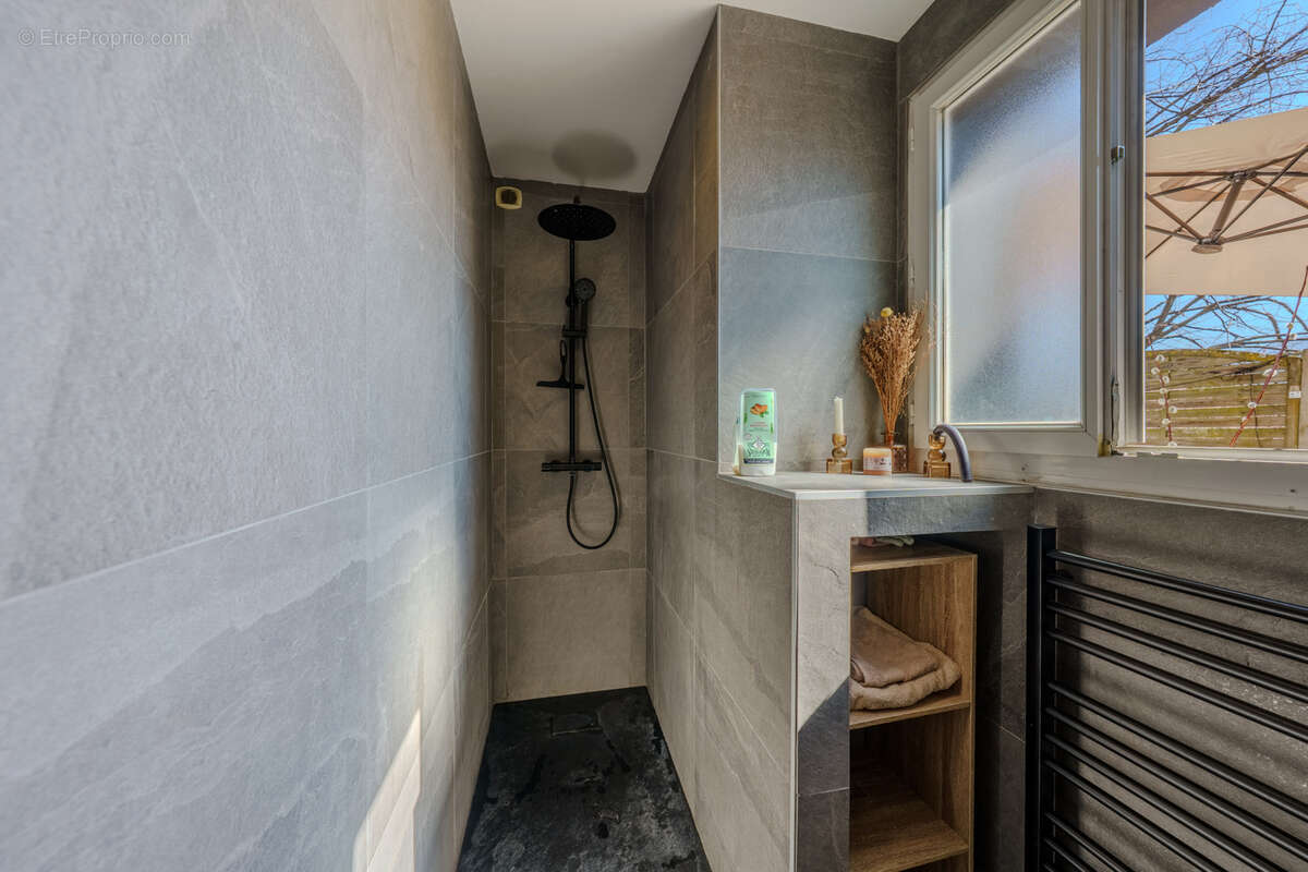 Exclusivité - Thonon Ouest - Appartement 2 pièces rénové avec terrasse - photo 9
