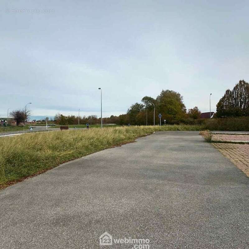 Emplacement stratégique au c½ur de la zone industrielle - Terrain à CHAMBRY