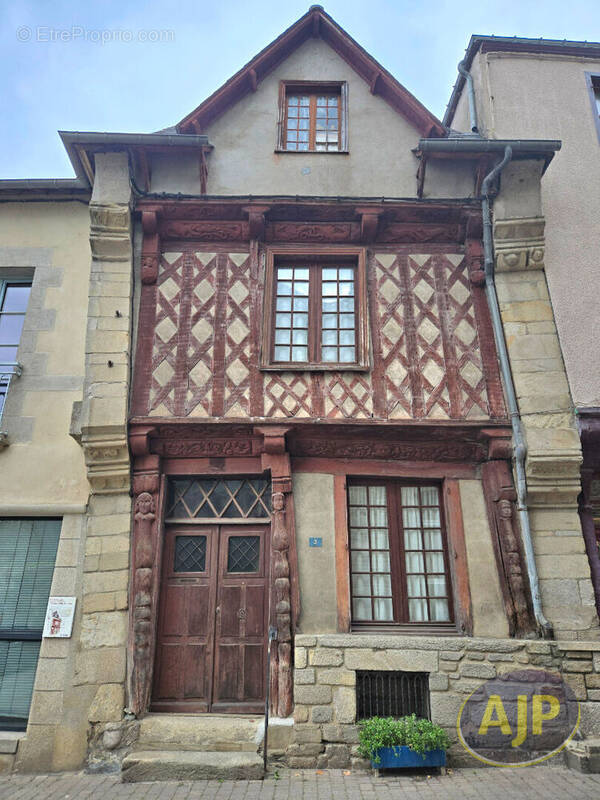 Maison à JOSSELIN