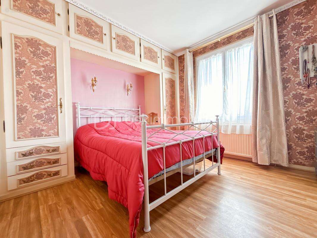 Maison à MONTACHER-VILLEGARDIN