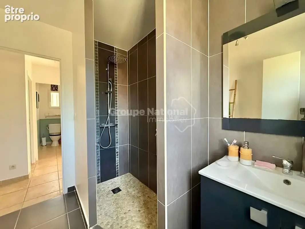 Villa contemporaine avec piscine sur grand terrain arboré, Montfrin - photo 8