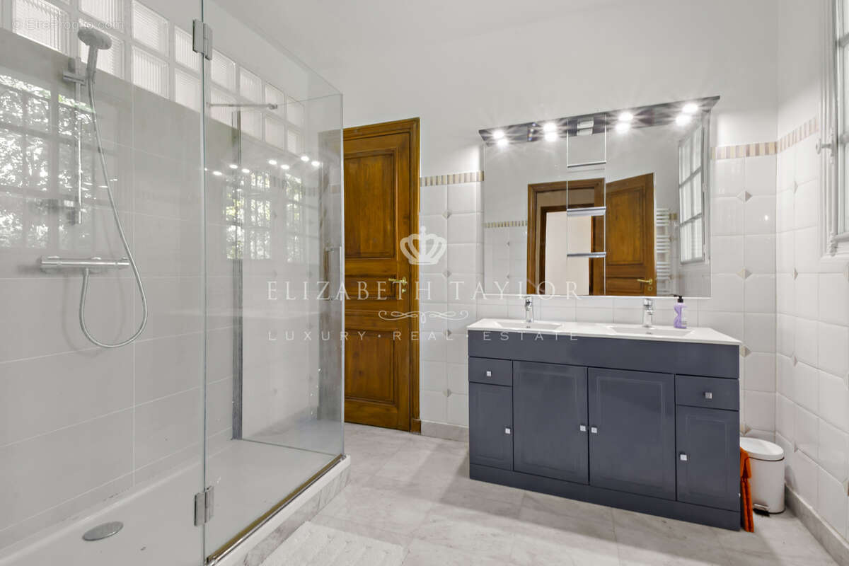 Maison à LE VESINET