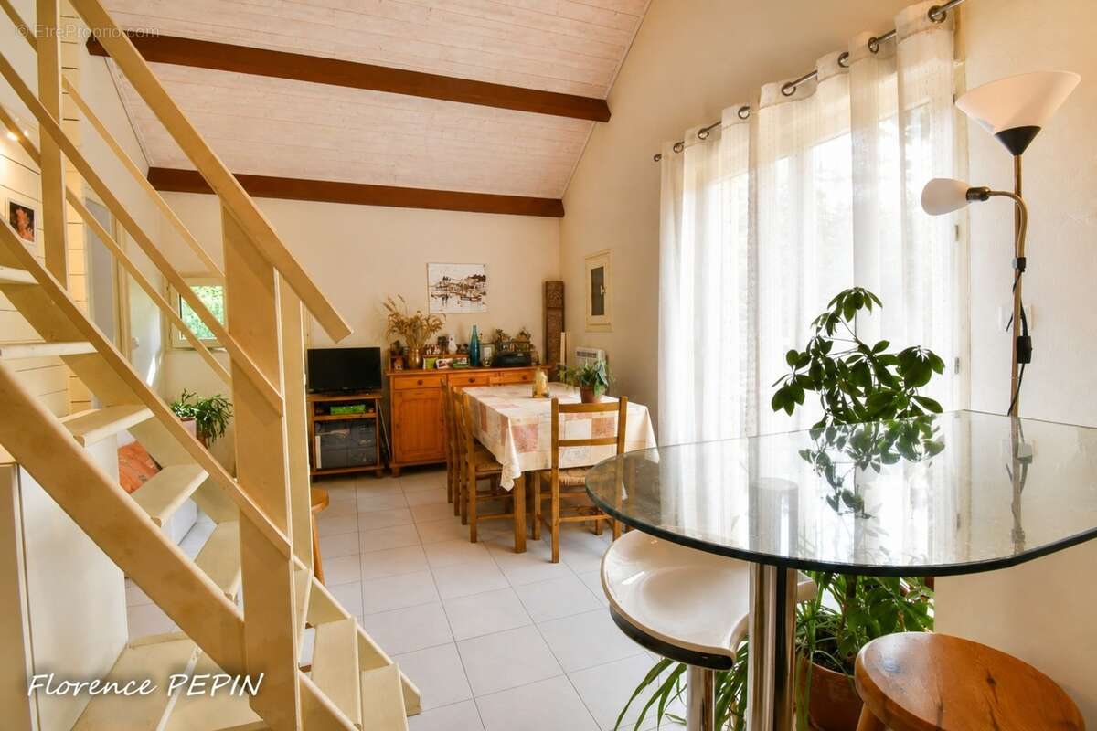 Maison d'architecte avec dépendance, étang et plus de 3,3 hectares de nature à 10 minutes de Pornic - photo 16