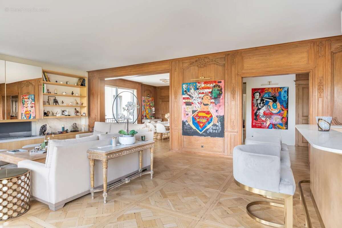 Appartement à PARIS-16E