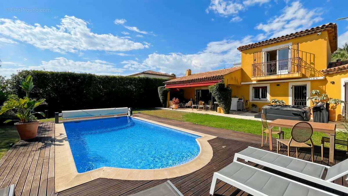 Maison à VALLAURIS