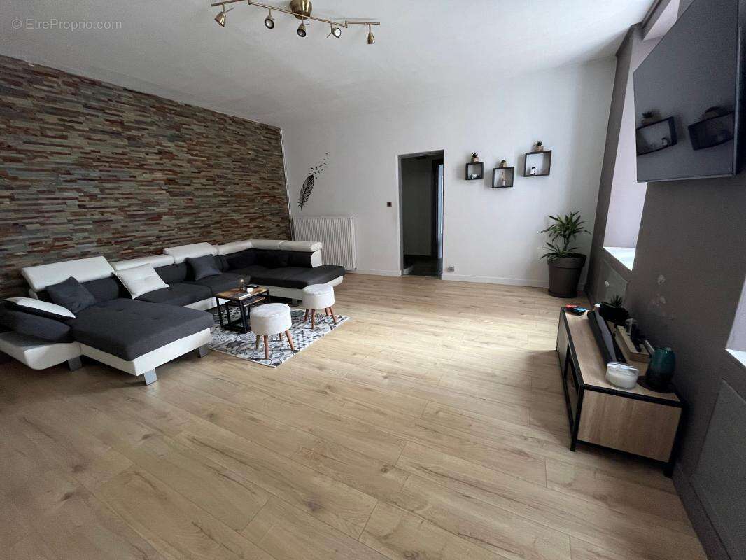 Lucon quartier marche couvert et piscine maison de caractere bourree de charme avec annexes et patio - photo 3