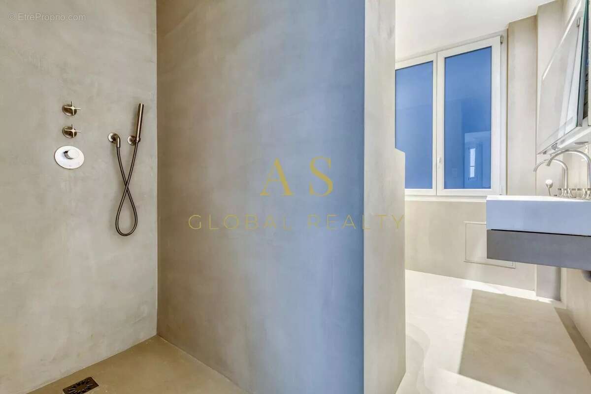 Appartement à PARIS-7E