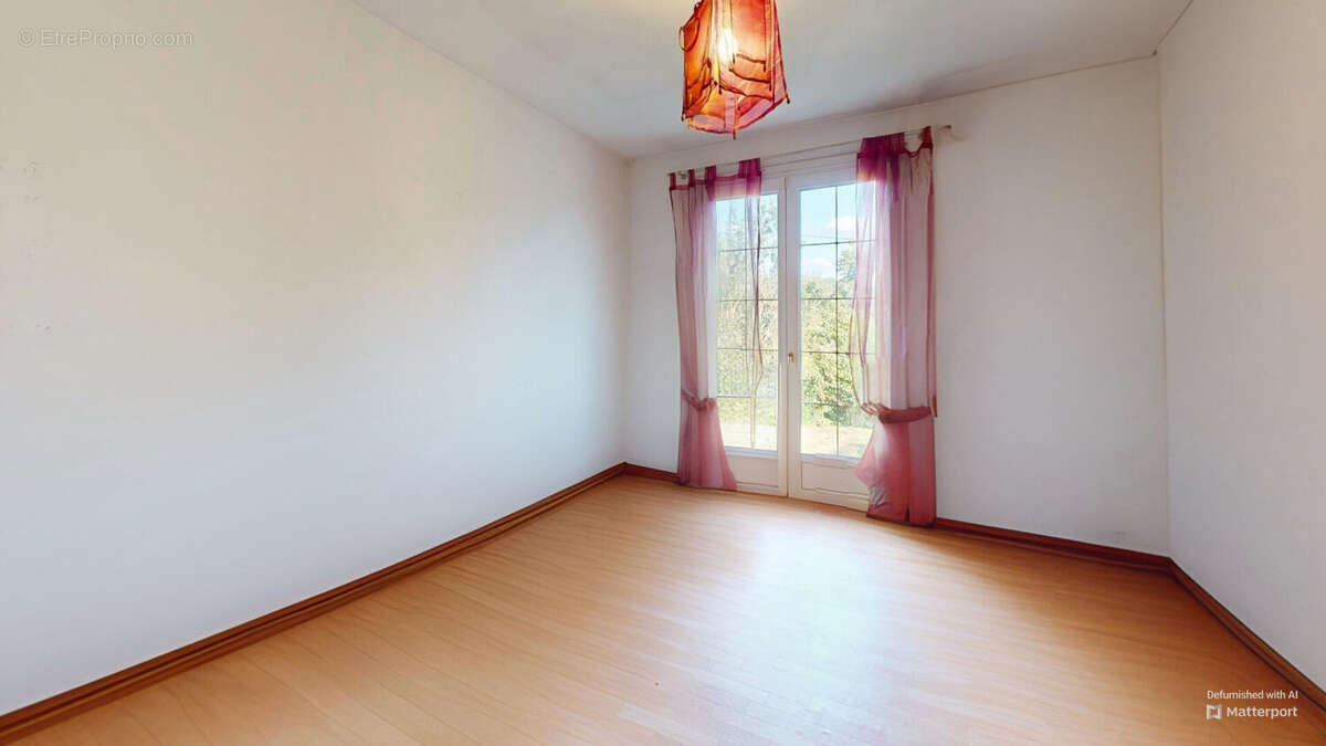 Maison à SAINT-CHERON