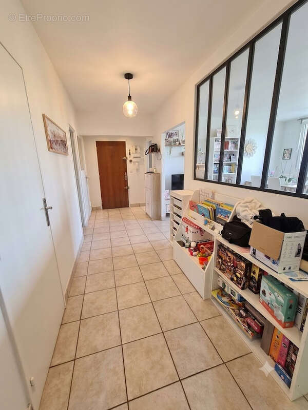 F4 en centre-ville de beynes, superbe appartement clé en main avec 2 parkings et cave ! (rare) - photo 11