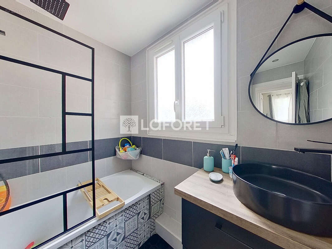 Appartement à LES CLAYES-SOUS-BOIS