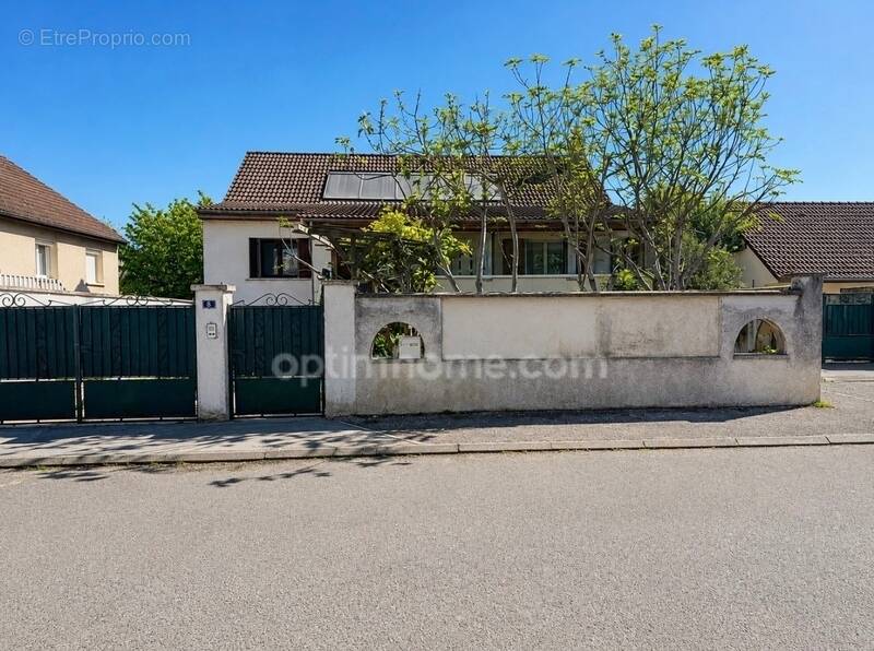 Maison à CHEVIGNY-SAINT-SAUVEUR