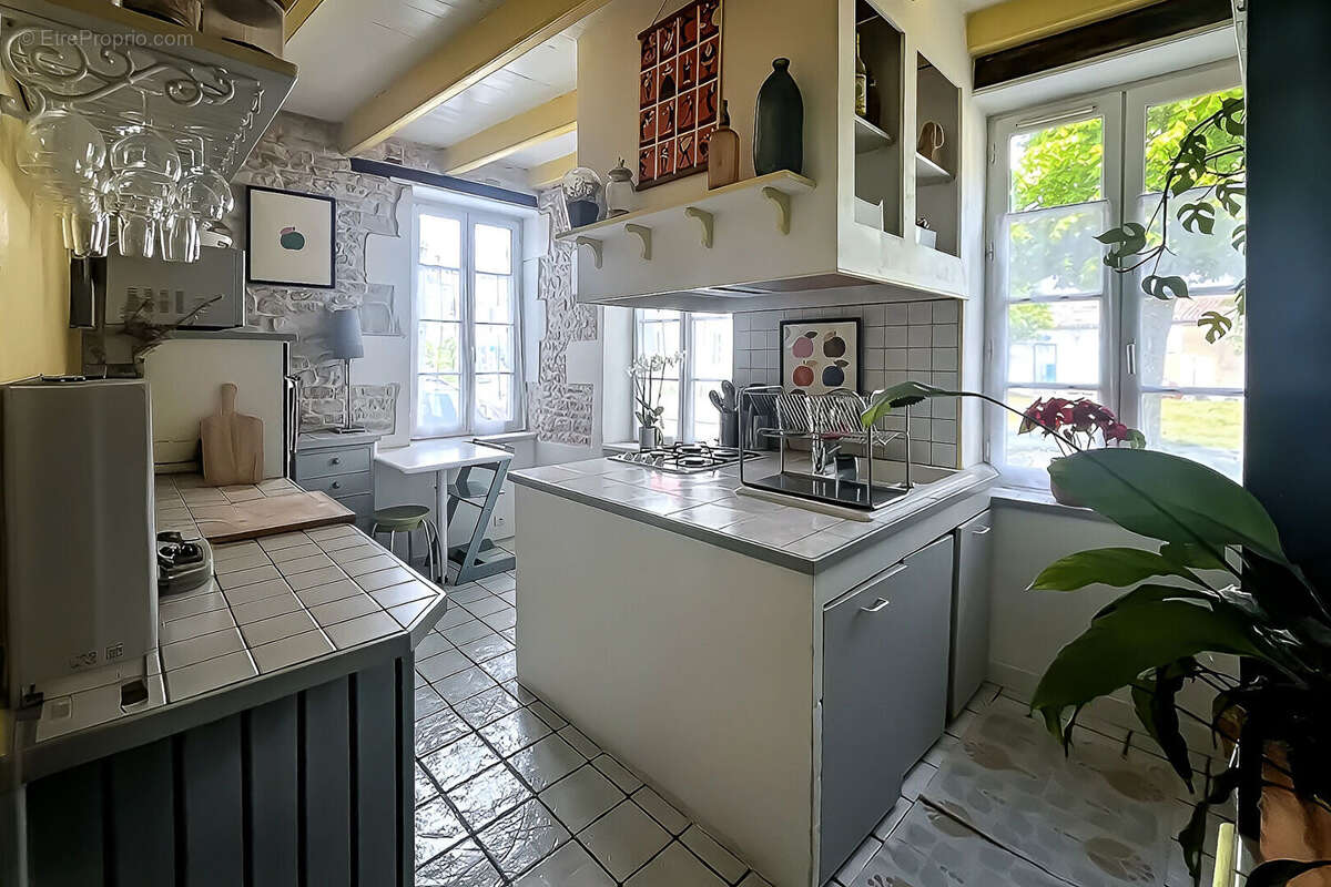 Maison Saint Sauveur D Aunis 5 pièce(s) 160 m2 - photo 8