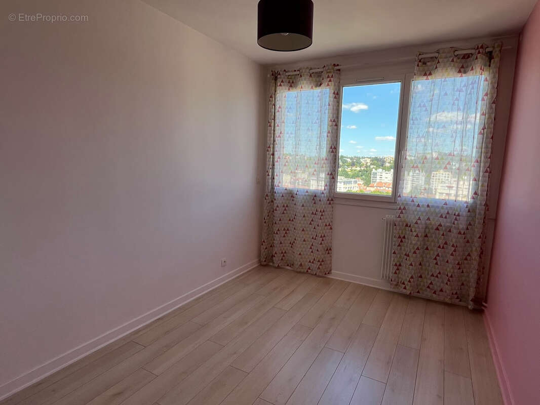 T4 lumineux avec balcon, cave et parking privé   10ème étage - photo 6
