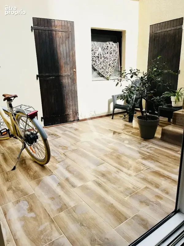 Hyères Ouest, T3 avec cour en maison de ville, très belle rénovation ! - photo 6