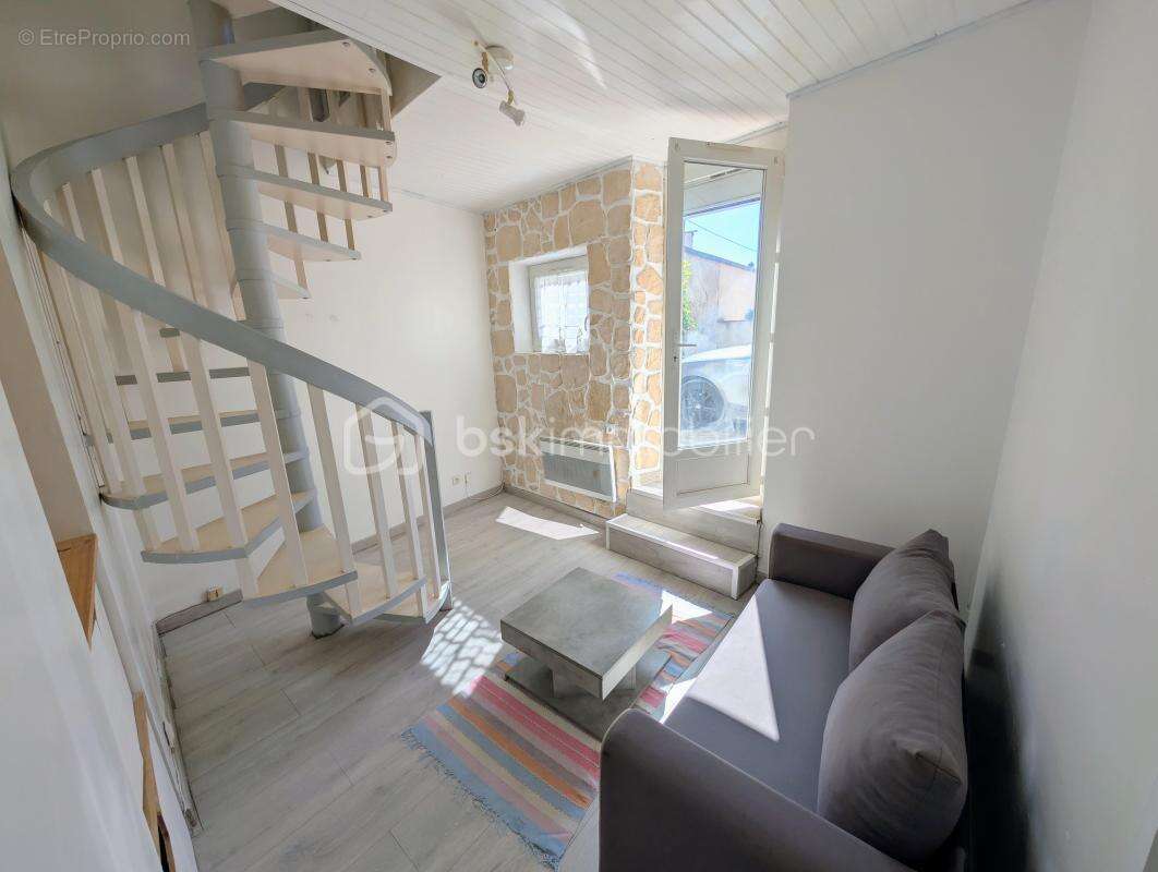 Appartement à QUINCY-VOISINS