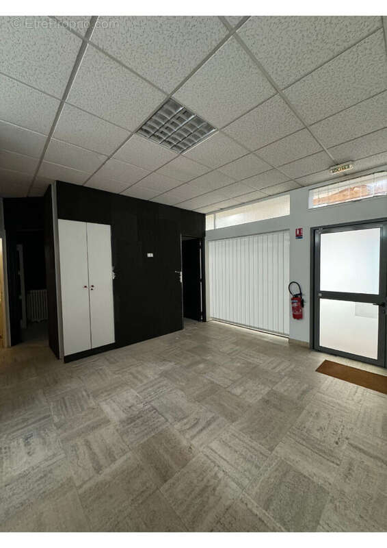 Commerce à LES PONTS-DE-CE