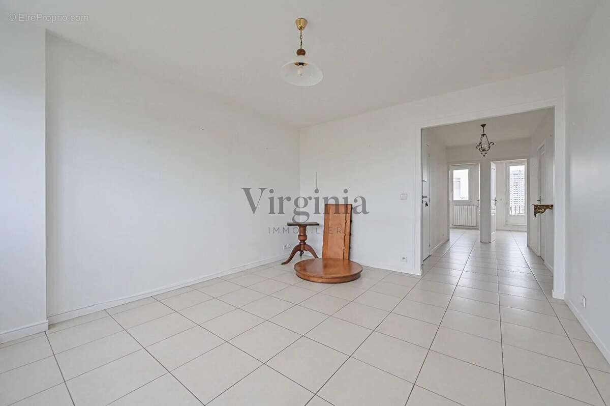 Appartement à CHARENTON-LE-PONT