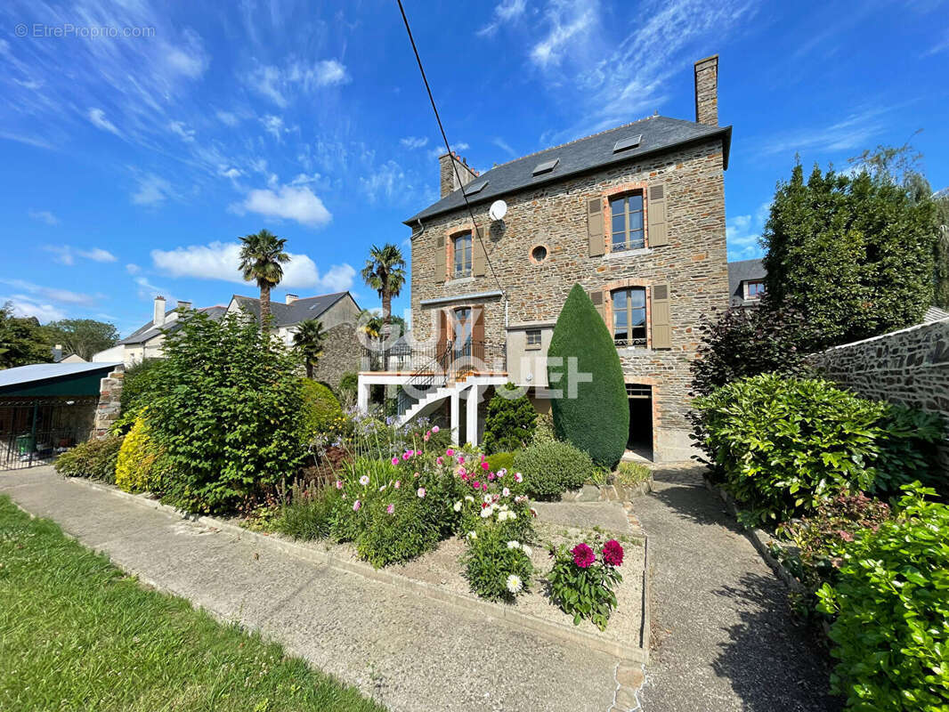 Maison à DOL-DE-BRETAGNE