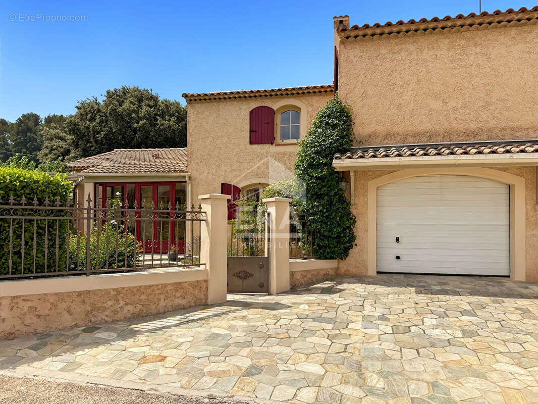 Maison à SIMIANE-COLLONGUE