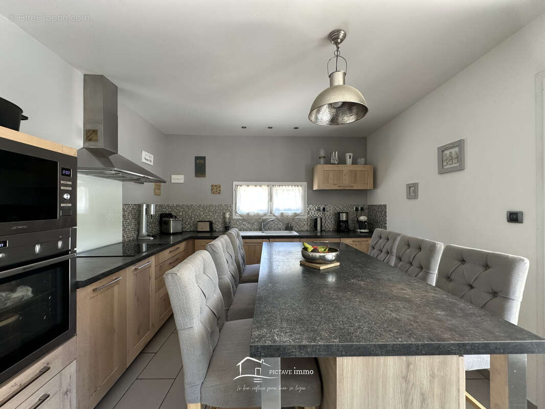 Maison de plain-pied avec piscine, dépendances et beau potentiel d’agrandissement - photo 2