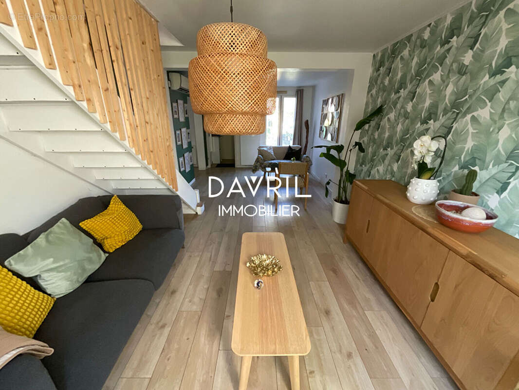 Maison à CHANTELOUP-LES-VIGNES