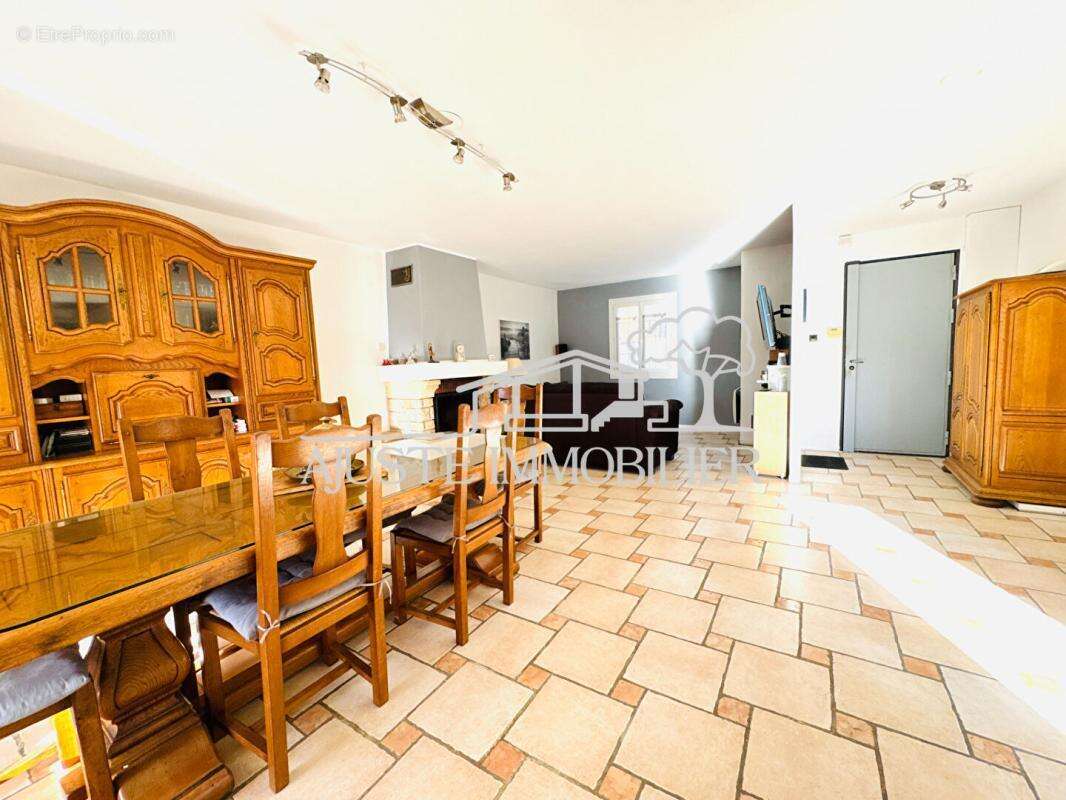 Maison à SAINT-VICTORET