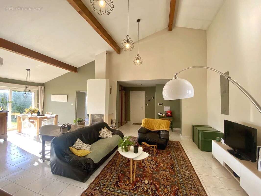 Villefranche, Villa d'architecte T4/5 avec piscine chauffée et terrain constructible de 1515 m2 - photo 3