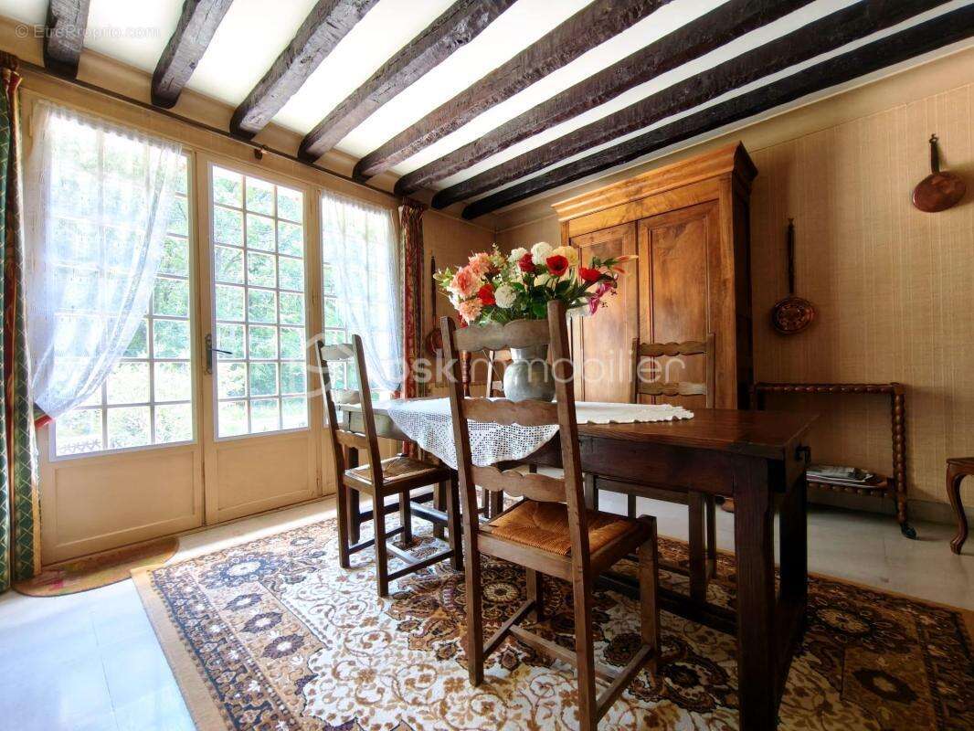 Maison familiale de 150 m² à rénover avec sous-sol complet - photo 4