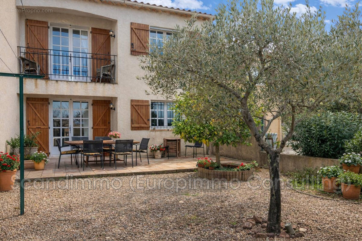Maison à ROQUEBRUNE-SUR-ARGENS