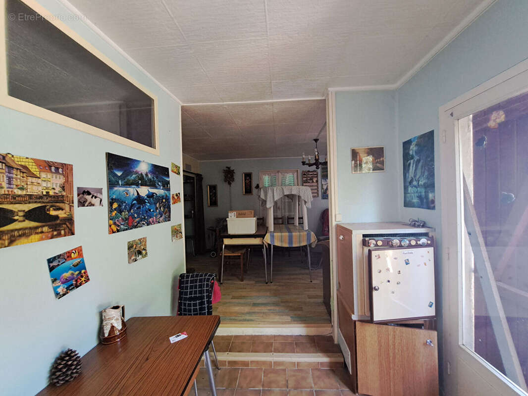 Terrain à VOUNEUIL-SUR-VIENNE