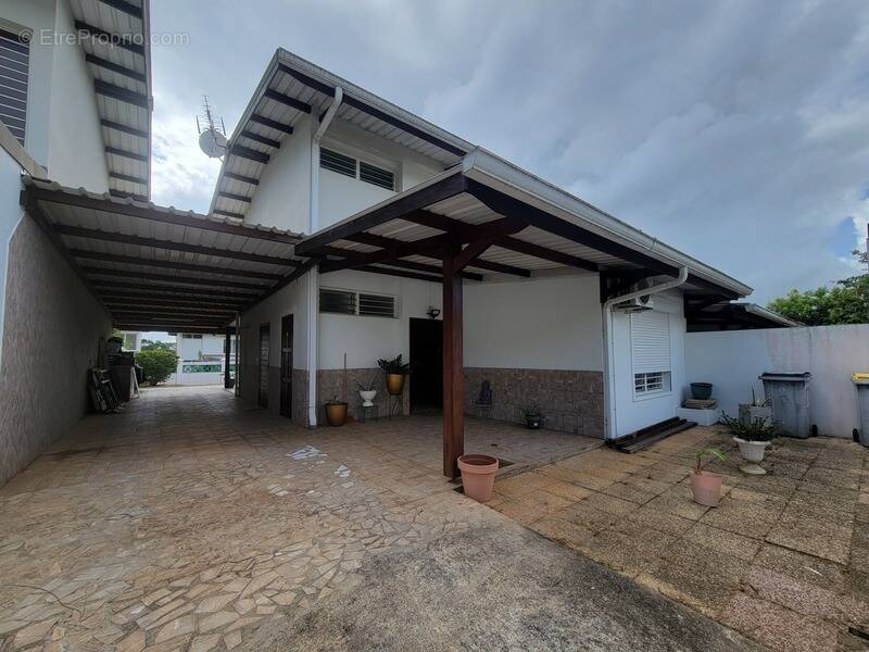 Maison à REMIRE-MONTJOLY