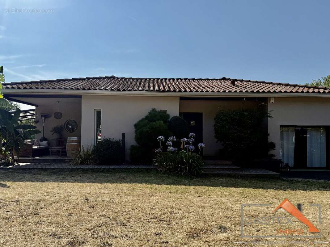Boussens  Maison récente, 4 chambres, piscine et jardin paysagé - photo 12