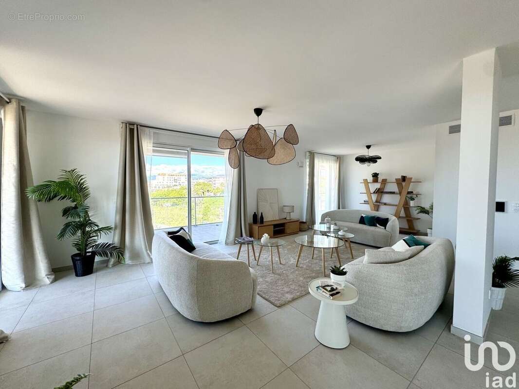 Photo 2 - Appartement à SAINT-LAURENT-DU-VAR