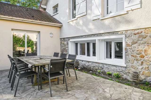 Maison à LA CELLE-SAINT-CLOUD