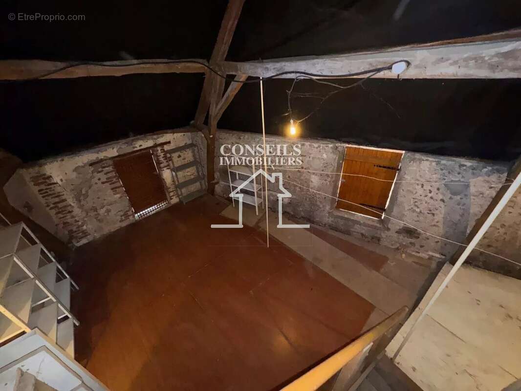 Maison à VILLENEUVE-SUR-YONNE