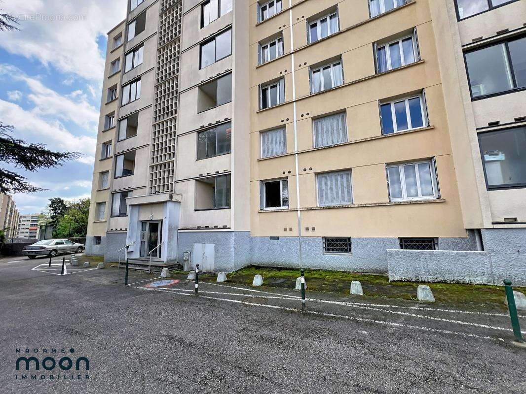 Appartement à OULLINS