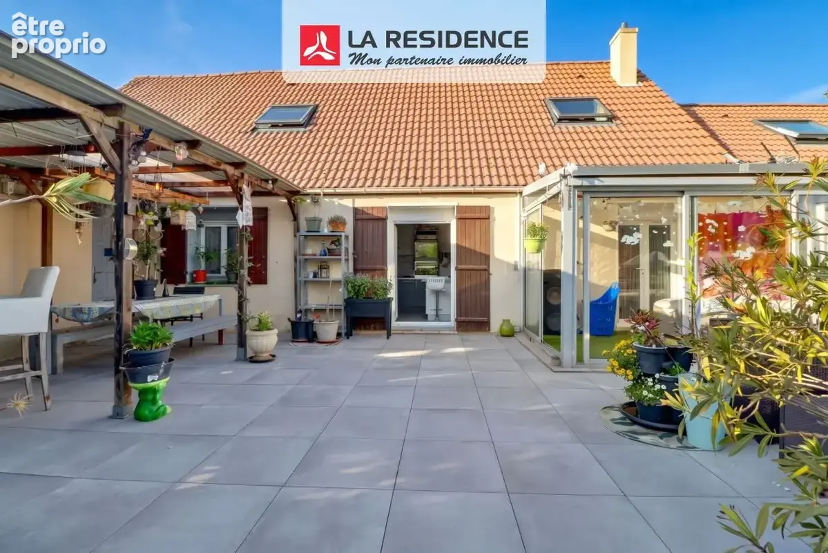 Photo Maison à Jouy-Le-Moutier au prix de 369 900€